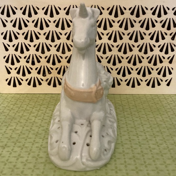 Avon Vintage Unicorn Pompander Tapestry Collection - Picture 6 of 8